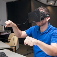 male ucf student testing virtual reality headset