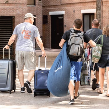 parents helping student move into ucf dorm