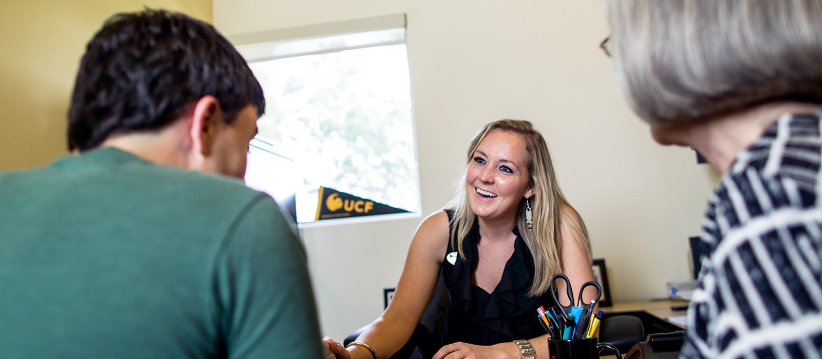 ucf advisor helping new student and parent