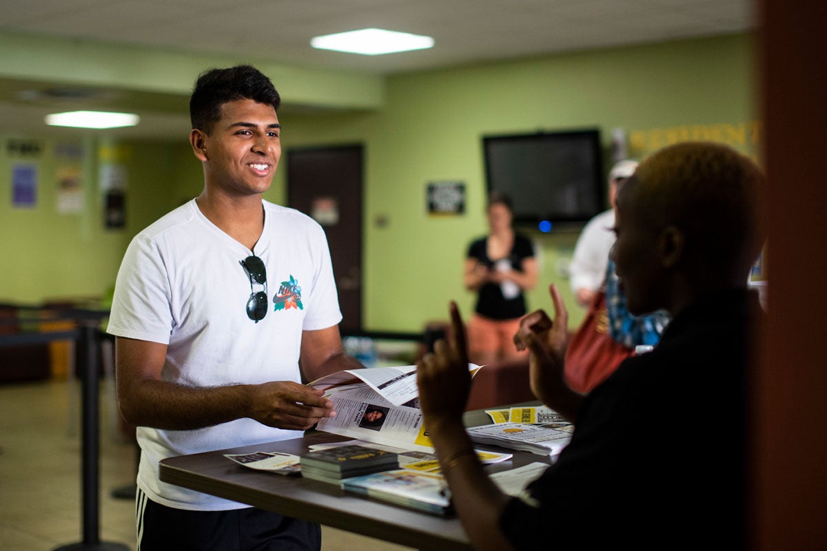 Photo of UCF at move in registration table