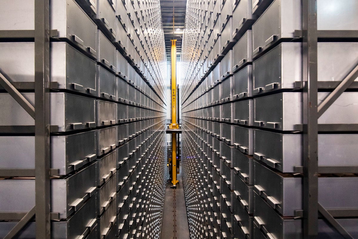 Column of metal storage unit, the ARC