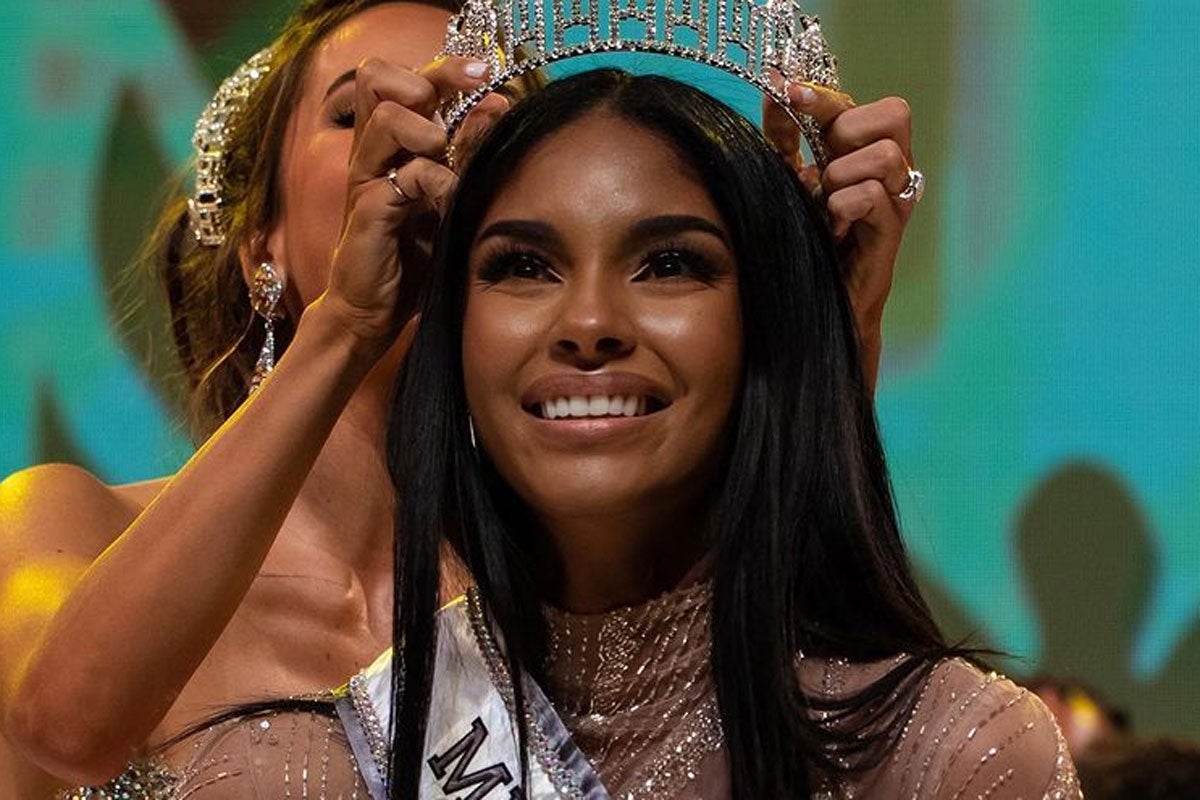 Ashley Carino receives crown of Miss USA