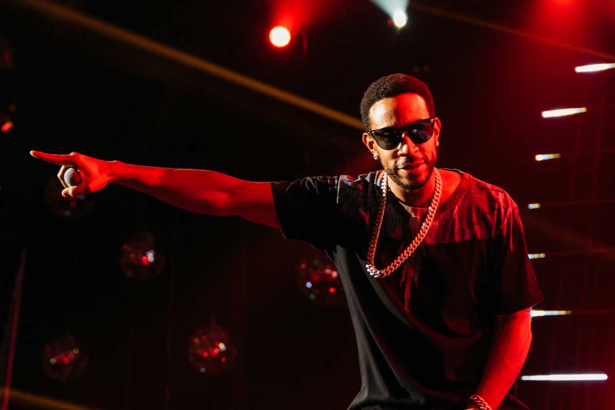 Ludacris points on stage