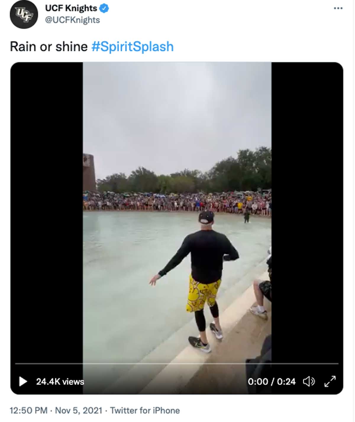 Terry Mohajir prepares to run into Reflecting Pond for Spirit Splash