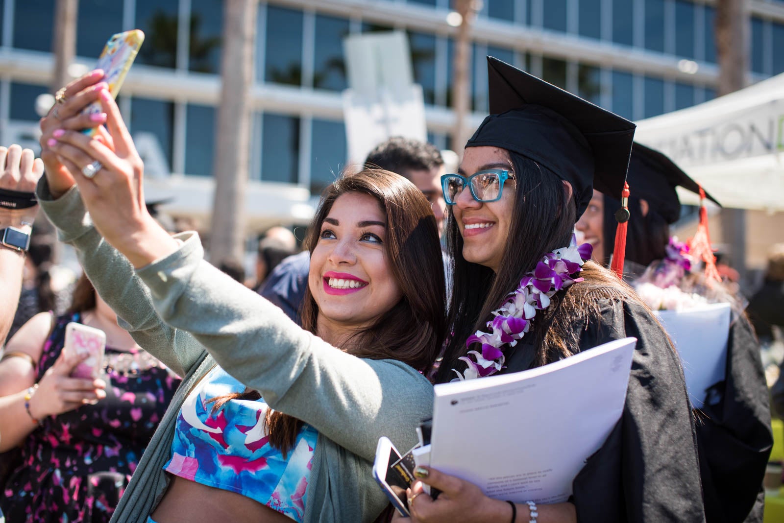 ucf-best-of-photos-graduation-selfie ucf-best-of-photos-graduation-selfie