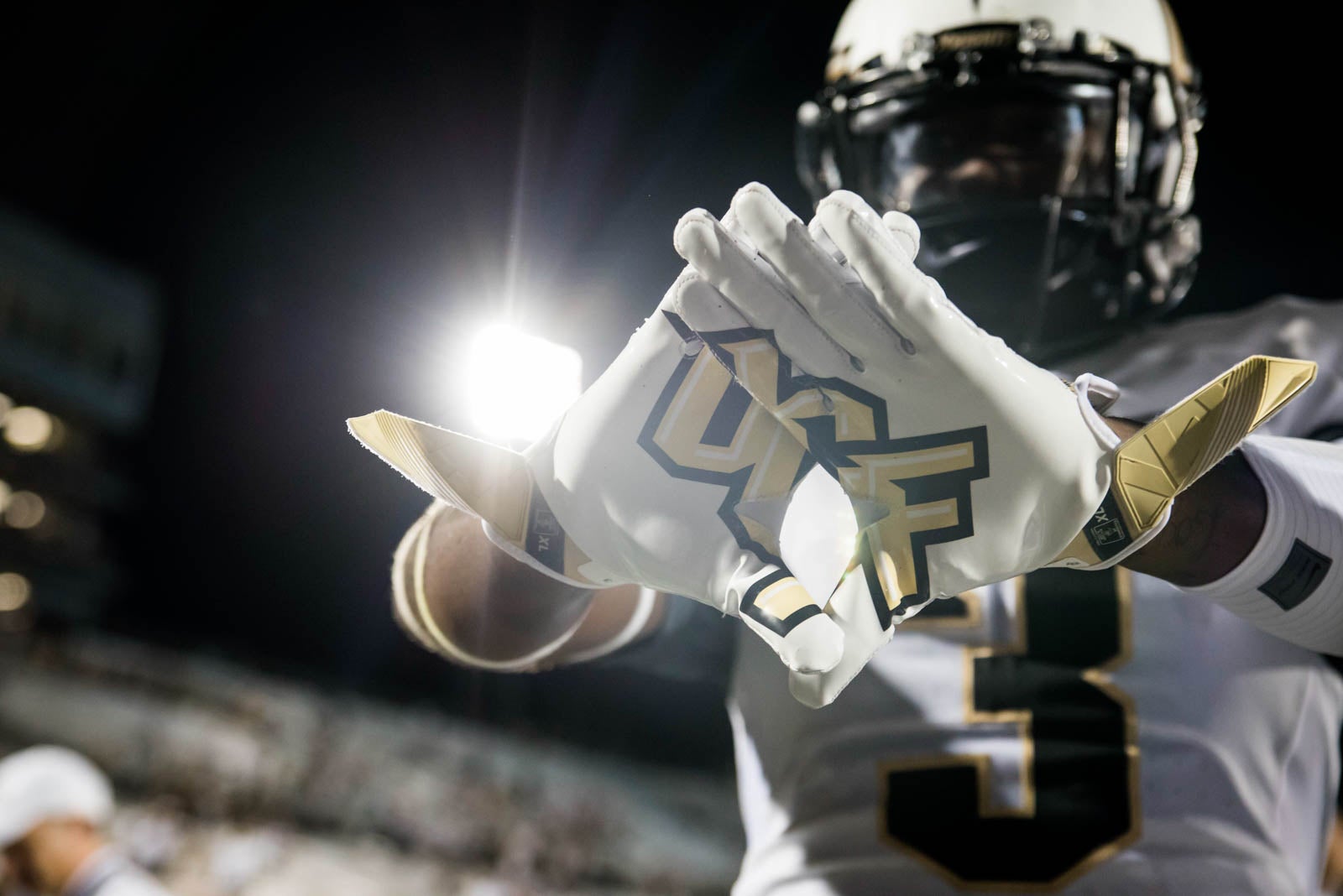 ucf-best-of-photos-football-jaquarius-bargnare ucf-best-of-photos-football-jaquarius-bargnare