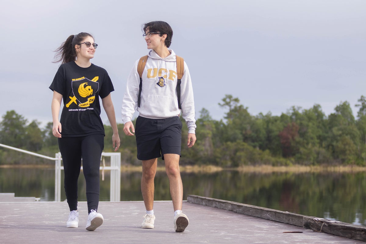 Pre-marketing student Amy Valdarama and advertising/PR student Thomas Mateesco enjoyed a proper Florida winter’s day near Lake Claire.