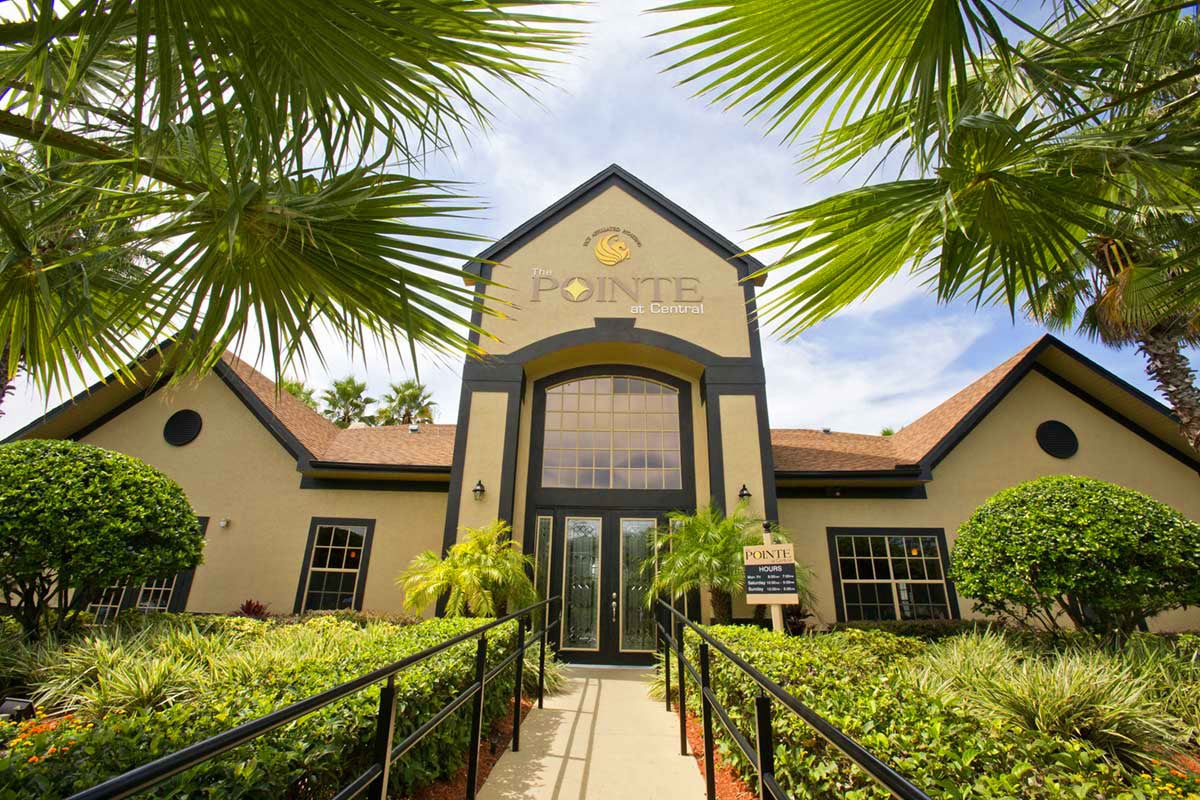 Photo of the entrance to the Pointe at Central UCF affiliated housing