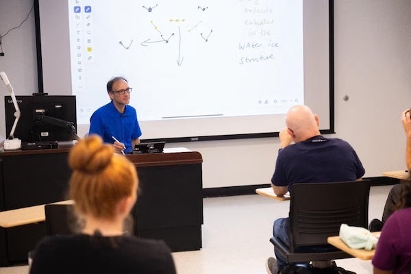 Yan Fernandez teaching the first Planetary and Space Sciences Ph.D. Program in Florida