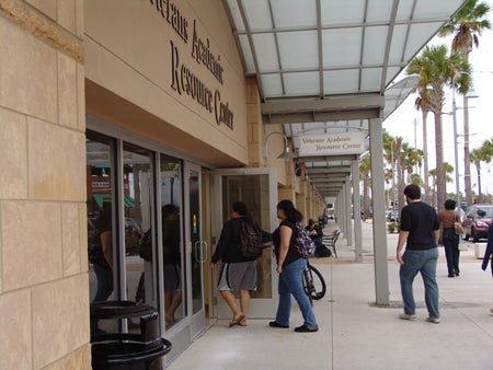 Students entering the Veterans Academic Resource Center.