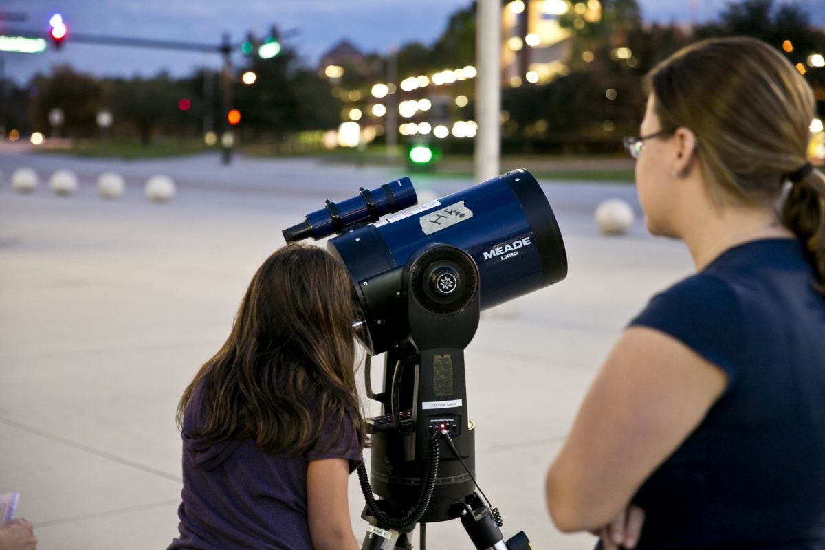 students viewing space from UCF