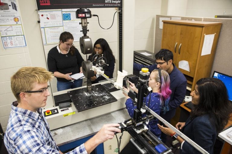 students working in Seetha Raghavan’s lab class