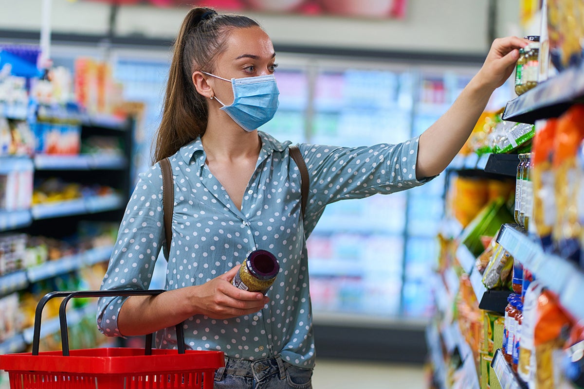 Person wearing mask while shopping in a grocery store