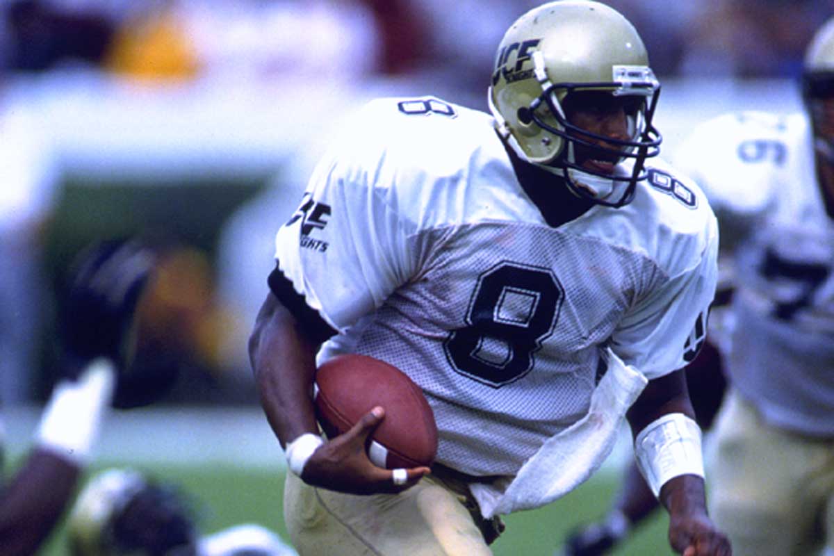 Daunte Culpepper rushes the ball in UCF uniform