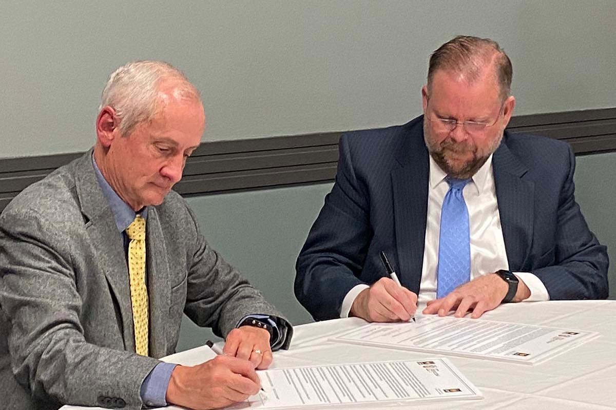 UCF President Alexander N. Cartwright (right) and Craig L. Rettie, director of the Research and Technology Integration for U.S. Army DECVOM SC signed a a new five-year Cooperative Research and Development Agreement (CRADA).