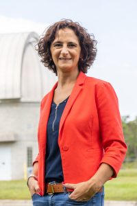 Noemí Pinilla-Alonso stands in front of UCF's Robinson Observatory