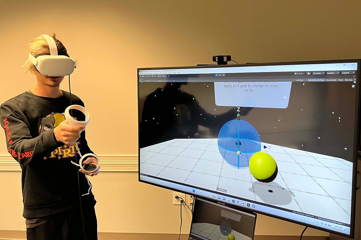 UCF Computer Science doctoral student Pierce Powell demonstrates UCF’s QubitVR application for teaching quantum information science, a subject that can be difficult to grasp conceptually but is critical to training the workforce of the future.