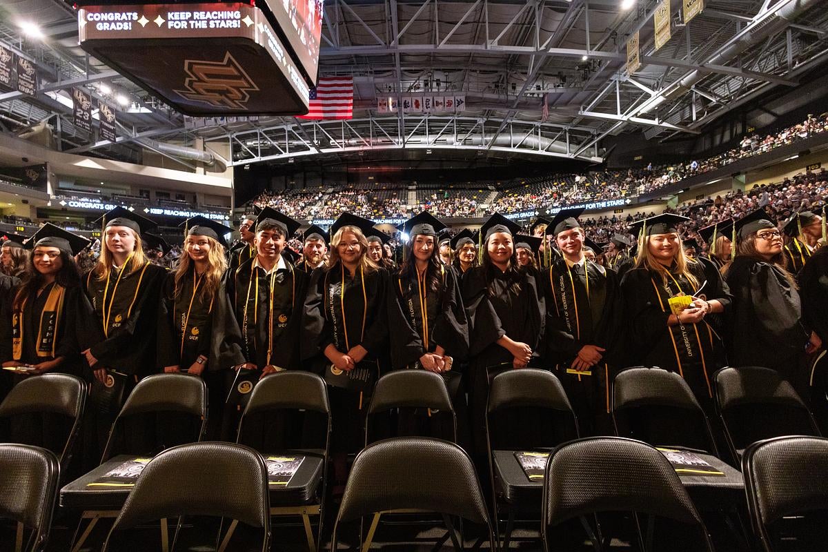 A group of graduates I an arena