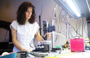 Professor Andrea Blanco-Redondo in her lab at CREOL.