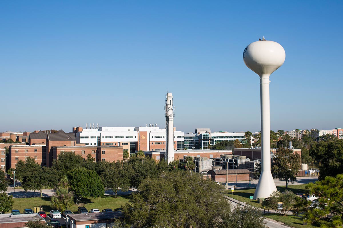 Slideshow_InFocus_watertower_exteriorfromgarage