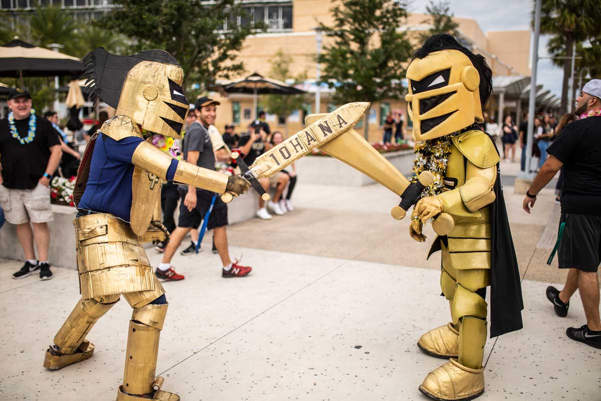 UCF mascot Knightro draws swords with fan-made Knightro
