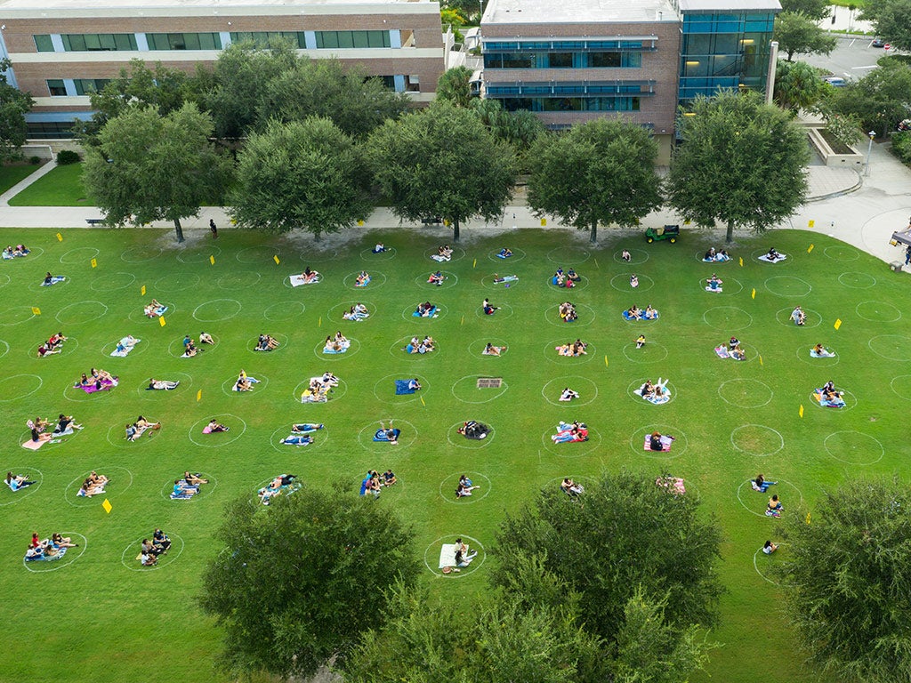 bird's-eye view of Memorial Mall during the Knighting event